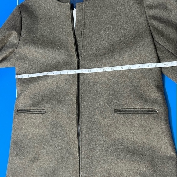 Gryphon Wool Green Shin Length Coat. Size XL. Great Condition. - Picture 3 of 11